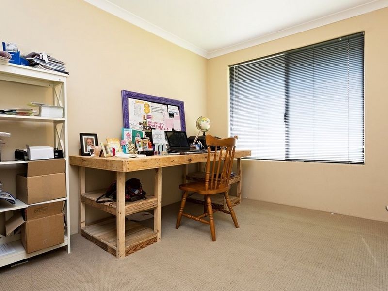 16 Heyerdahl Way, Dudley Park WA 6210