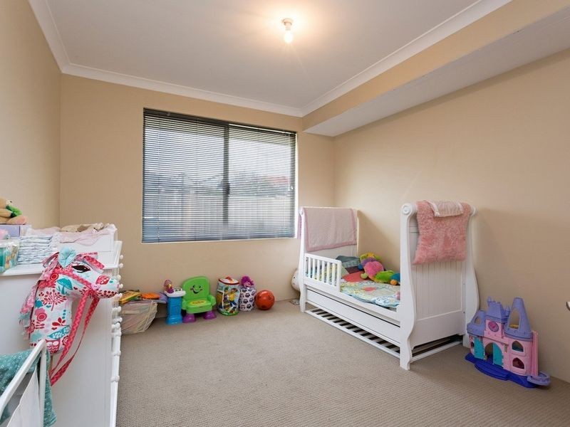 16 Heyerdahl Way, Dudley Park WA 6210