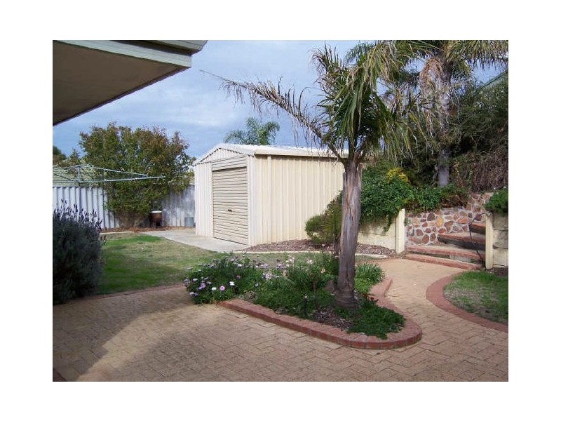 8 Sage Court, Halls Head WA 6210