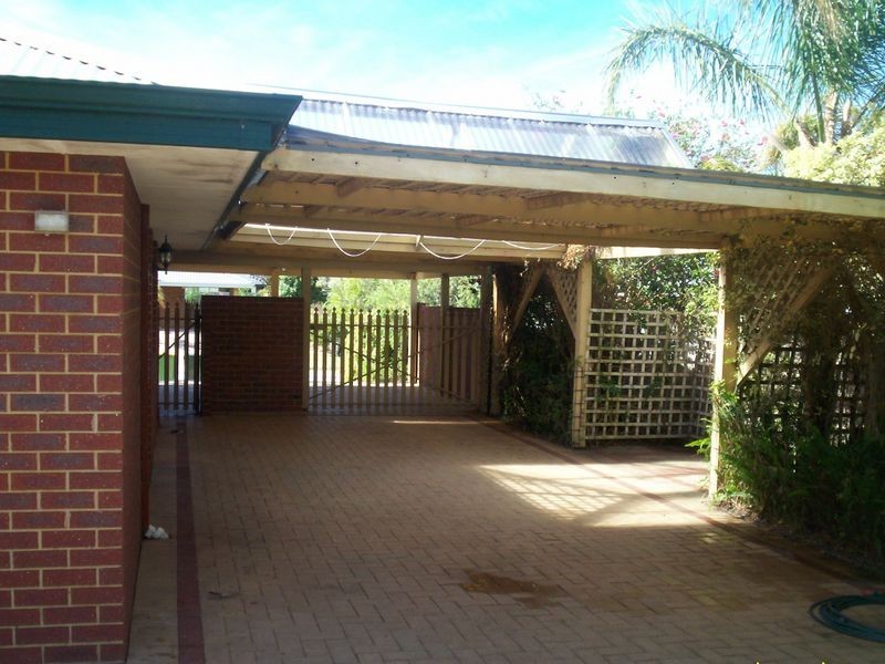28 Floribunda Avenue, Halls Head WA 6210