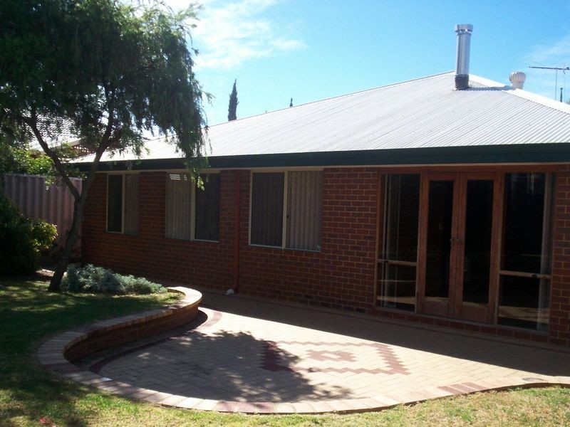 28 Floribunda Avenue, Halls Head WA 6210