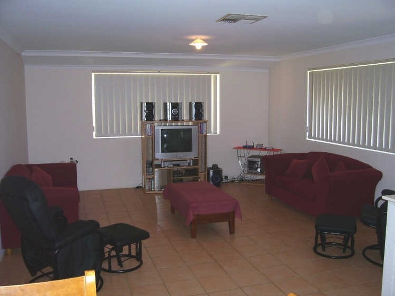 179 Peelwood Parade, Halls Head WA 6210