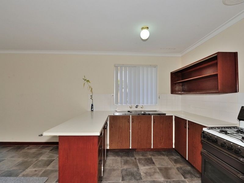 26 Lindley Road, Halls Head WA 6210