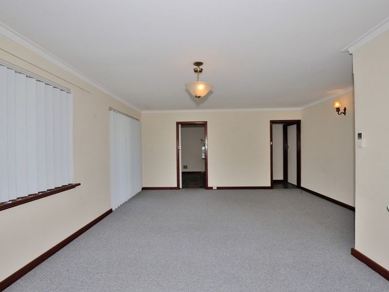 26 Lindley Road, Halls Head WA 6210