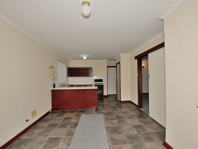 26 Lindley Road, Halls Head WA 6210