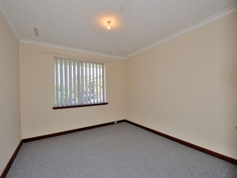 26 Lindley Road, Halls Head WA 6210