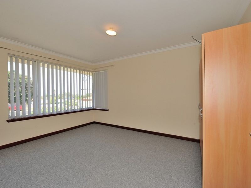 26 Lindley Road, Halls Head WA 6210