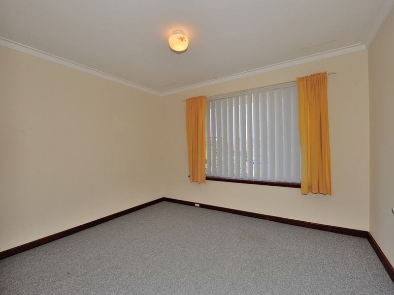 26 Lindley Road, Halls Head WA 6210