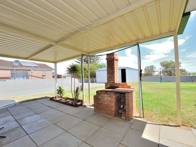 26 Lindley Road, Halls Head WA 6210