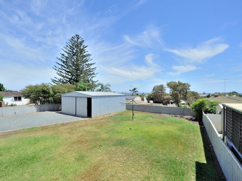 26 Lindley Road, Halls Head WA 6210