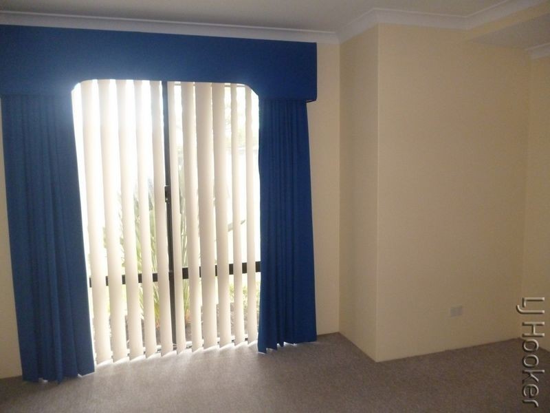 182 Peelwood Parade, Halls Head WA 6210