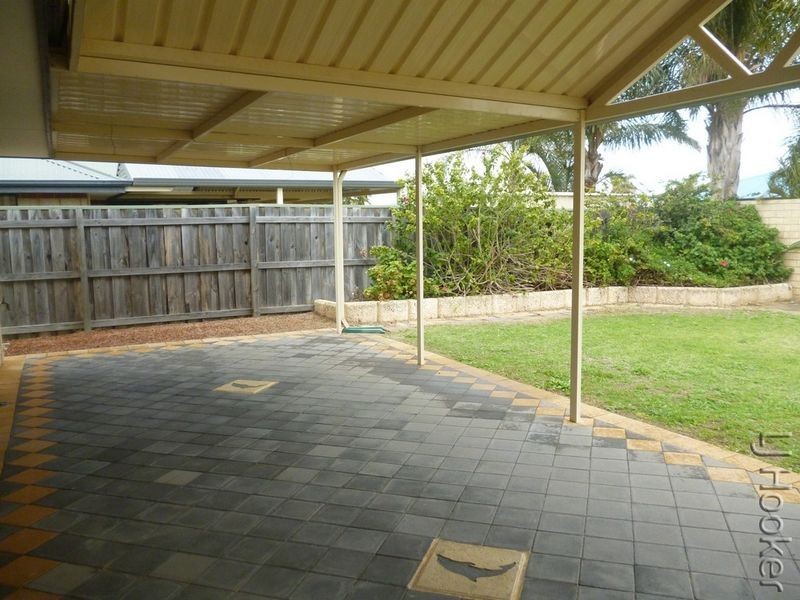 182 Peelwood Parade, Halls Head WA 6210