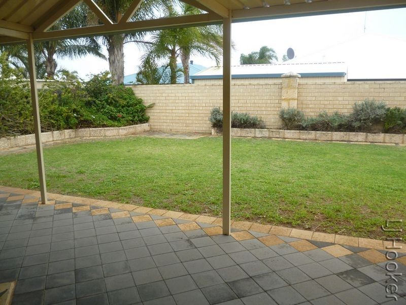 182 Peelwood Parade, Halls Head WA 6210
