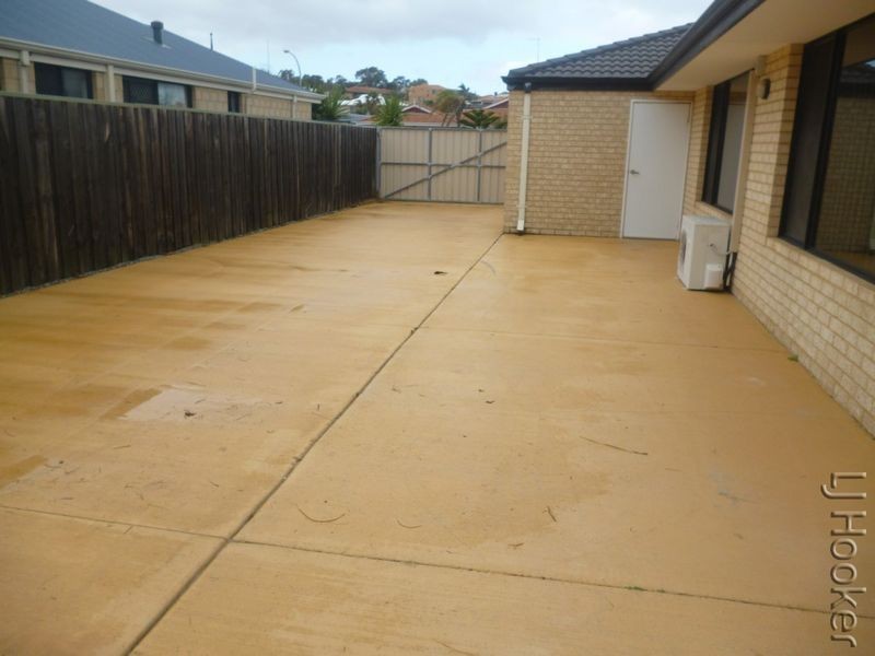 182 Peelwood Parade, Halls Head WA 6210