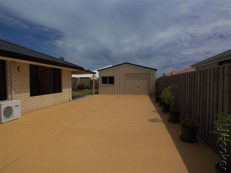 182 Peelwood Parade, Halls Head WA 6210