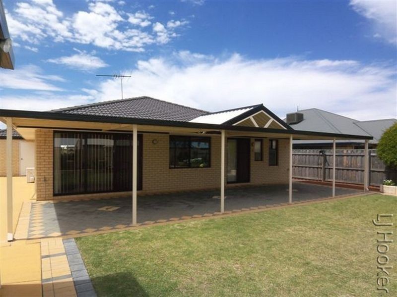 182 Peelwood Parade, Halls Head WA 6210