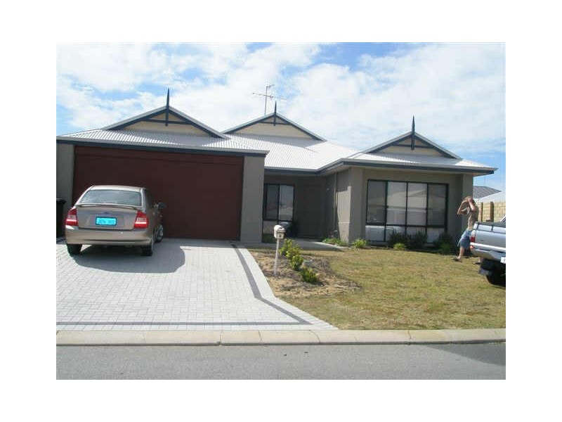 8 Riceflower Boulevarde, Halls Head WA 6210