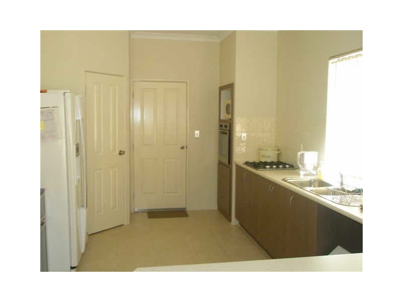 8 Riceflower Boulevarde, Halls Head WA 6210