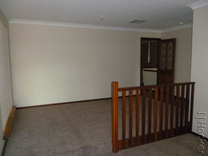 77 Oaklands Avenue, Halls Head WA 6210