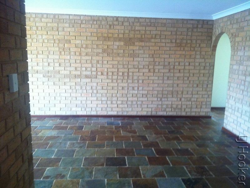 77 Oaklands Avenue, Halls Head WA 6210