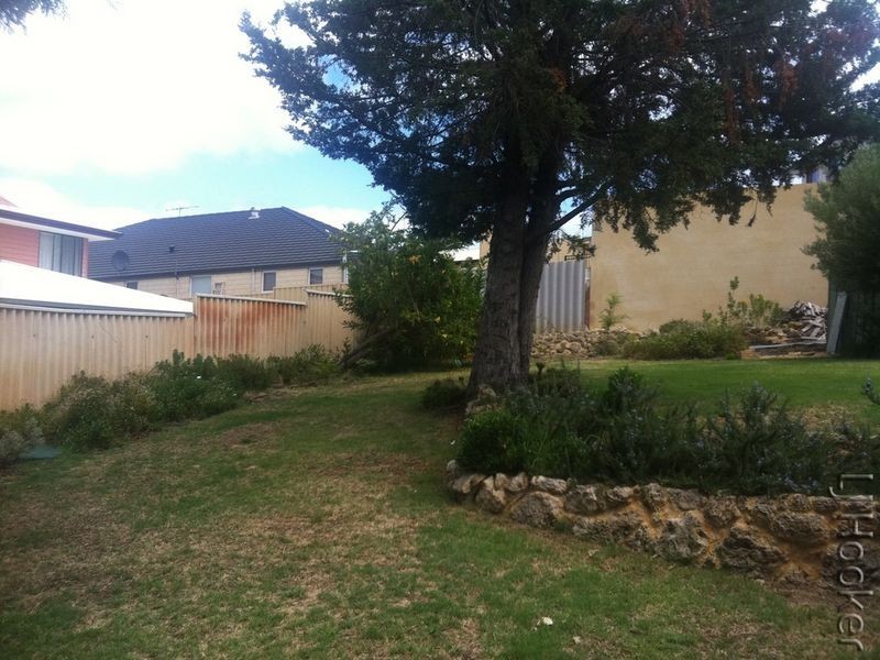 77 Oaklands Avenue, Halls Head WA 6210