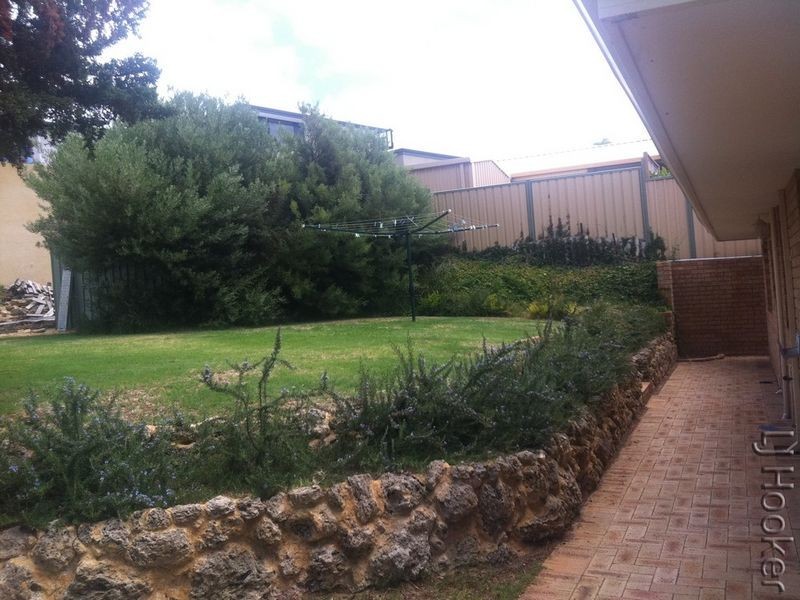 77 Oaklands Avenue, Halls Head WA 6210