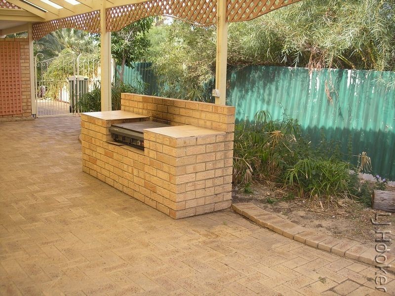 77 Oaklands Avenue, Halls Head WA 6210