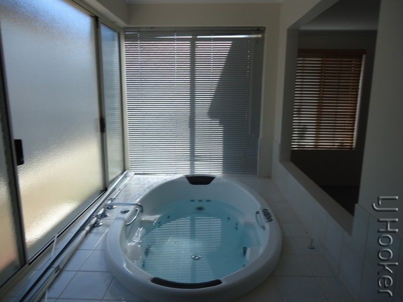 49 Buttercup Parkway, Halls Head WA 6210