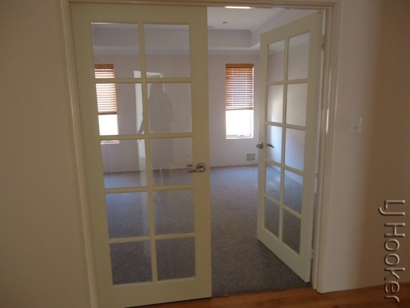 49 Buttercup Parkway, Halls Head WA 6210