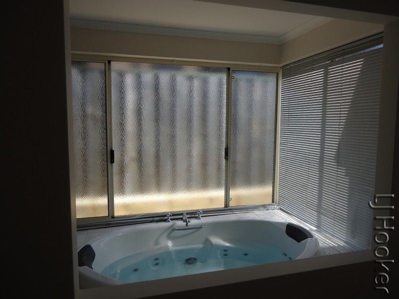 49 Buttercup Parkway, Halls Head WA 6210