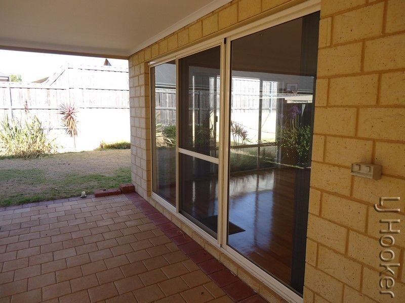 49 Buttercup Parkway, Halls Head WA 6210