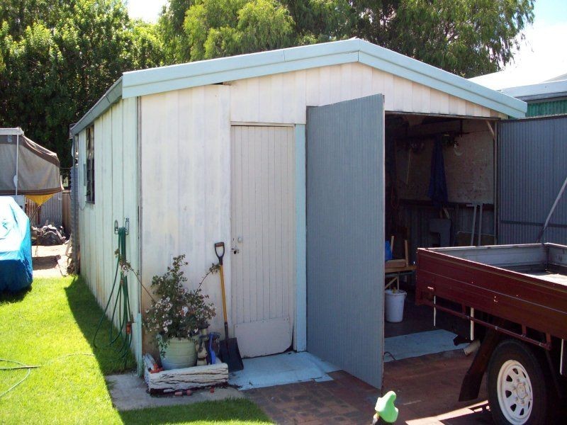 4 Wyeree Road, Mandurah WA 6210