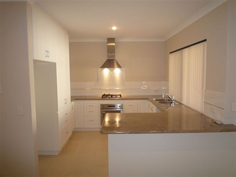 2/83 Tuckey Street, Mandurah WA 6210