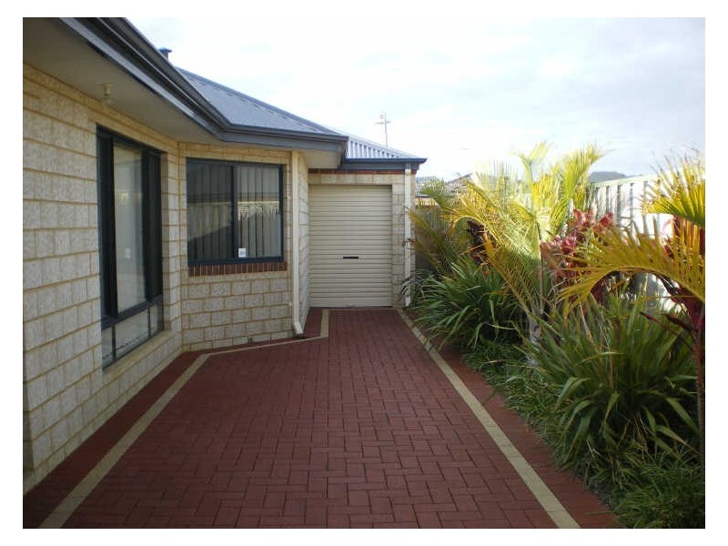 196 Peelwood Parade, Halls Head WA 6210