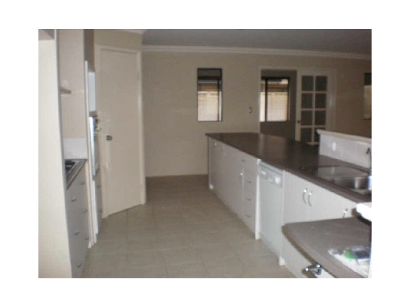 5 Myalla Pass, Lakelands WA 6210