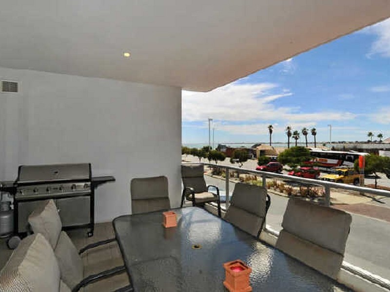 6/1 Breakwater Parade, Mandurah WA 6210