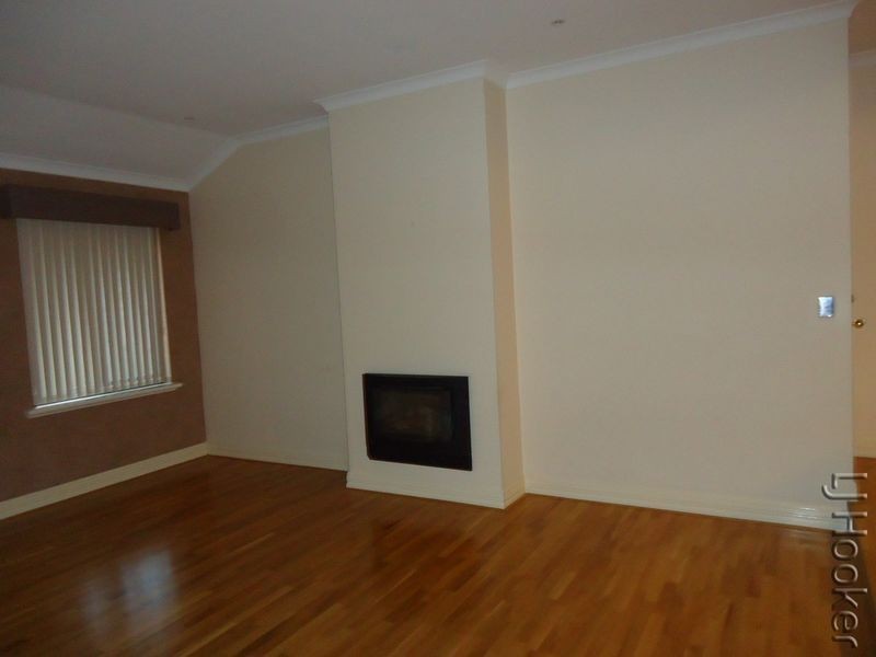 7 Whitegum Pass, Halls Head WA 6210