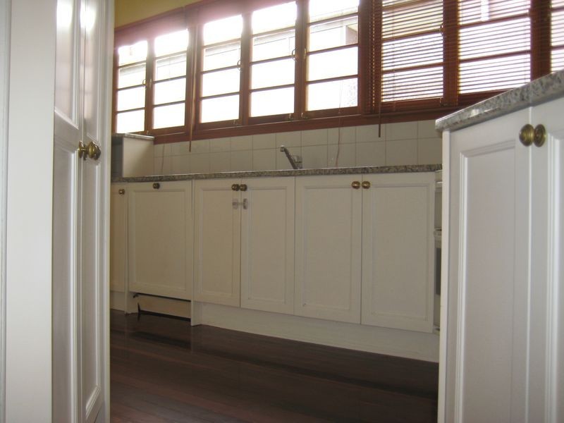 48 Newman Avenue, Camp Hill QLD 4152