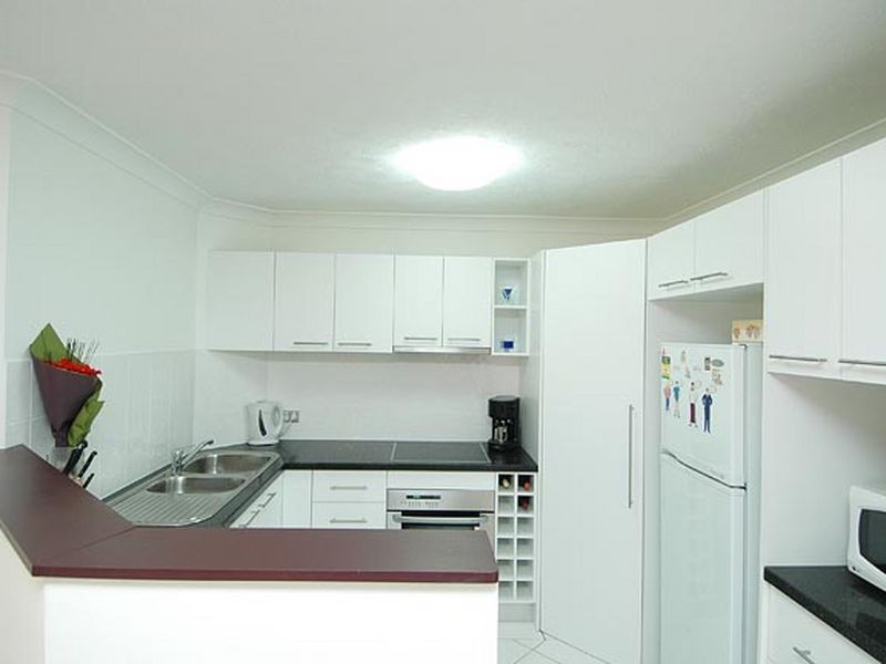 2/338 Cornwall Street, Greenslopes QLD 4120