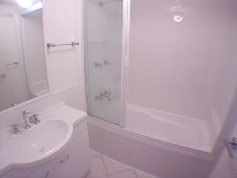 2/338 Cornwall Street, Greenslopes QLD 4120