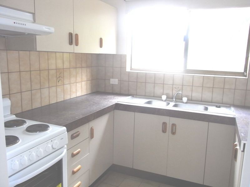 2/18 Rolle Street, Holland Park QLD 4121