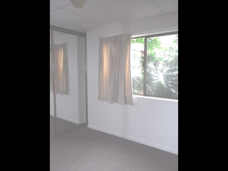 2/18 Rolle Street, Holland Park QLD 4121