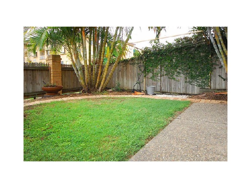 1/70 Denman Street, Greenslopes QLD 4120
