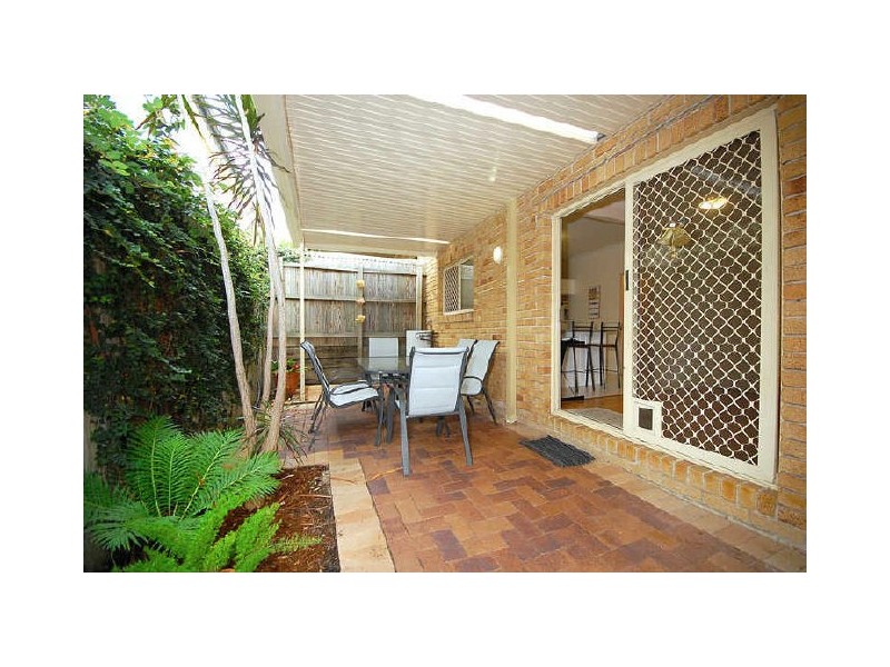 1/70 Denman Street, Greenslopes QLD 4120