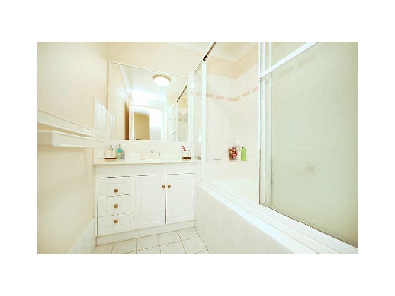 1/70 Denman Street, Greenslopes QLD 4120