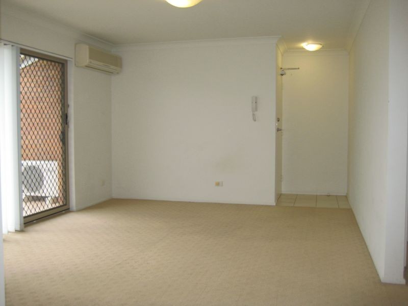 2/19 Vera Street, Greenslopes QLD 4120