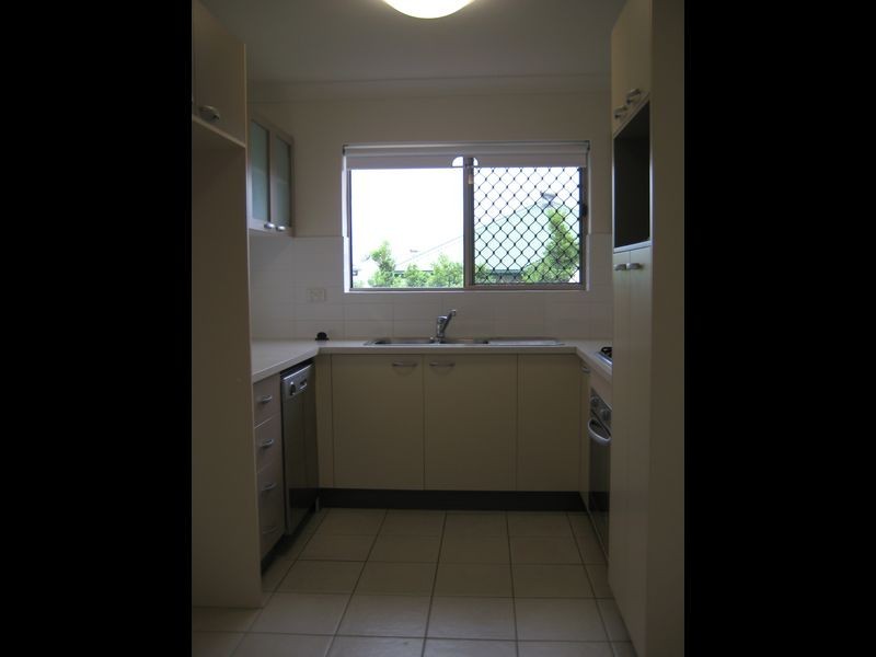 2/19 Vera Street, Greenslopes QLD 4120