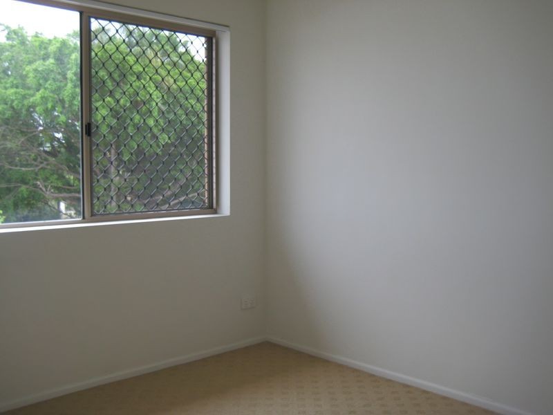 2/19 Vera Street, Greenslopes QLD 4120