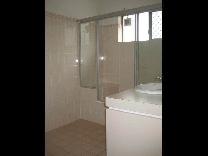 2/19 Vera Street, Greenslopes QLD 4120