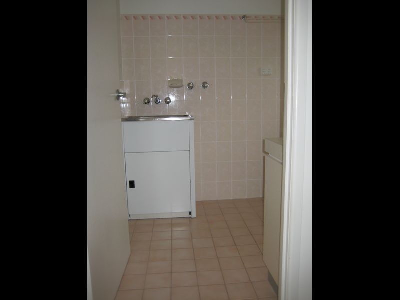 2/19 Vera Street, Greenslopes QLD 4120